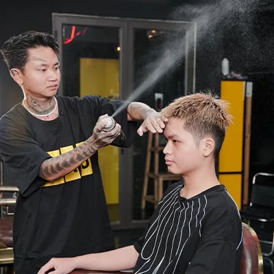 5. Vuốt sáp - xịt gôm
mãi đẹp trai