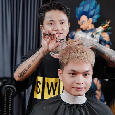 2. Cắt tạo kiểu với
Barber chính hiệu